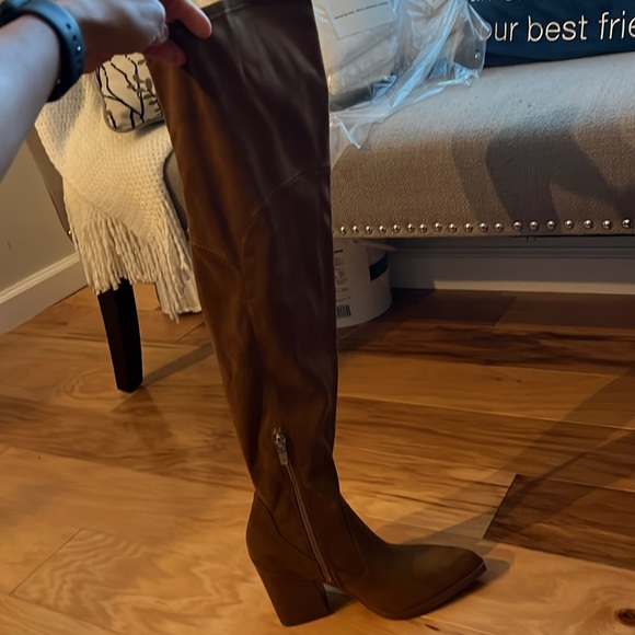 Beautiful brand new unworn brown suede Marc Fisher brown over the knee boots - Picture 3 of 8